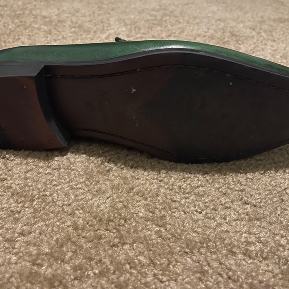 Shoe with matching belt